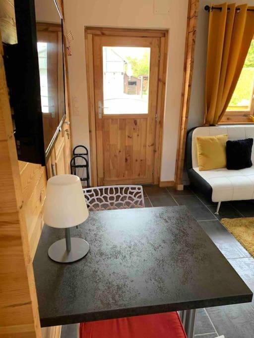 Chalet 2 Personnes Avec Jacuzzi Et Piscine Saisonniere Partagee Corcieux Exterior photo